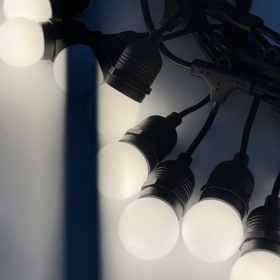 Rasvjetni lanac sa grlima 10M i sijalicama G45 bijela